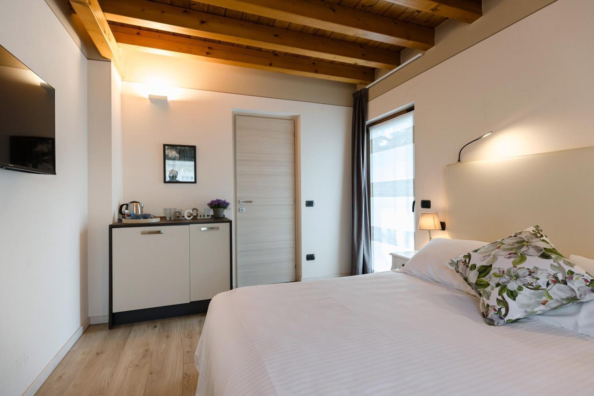 Bed and Breakfast Charming Сирмионе Экстерьер фото