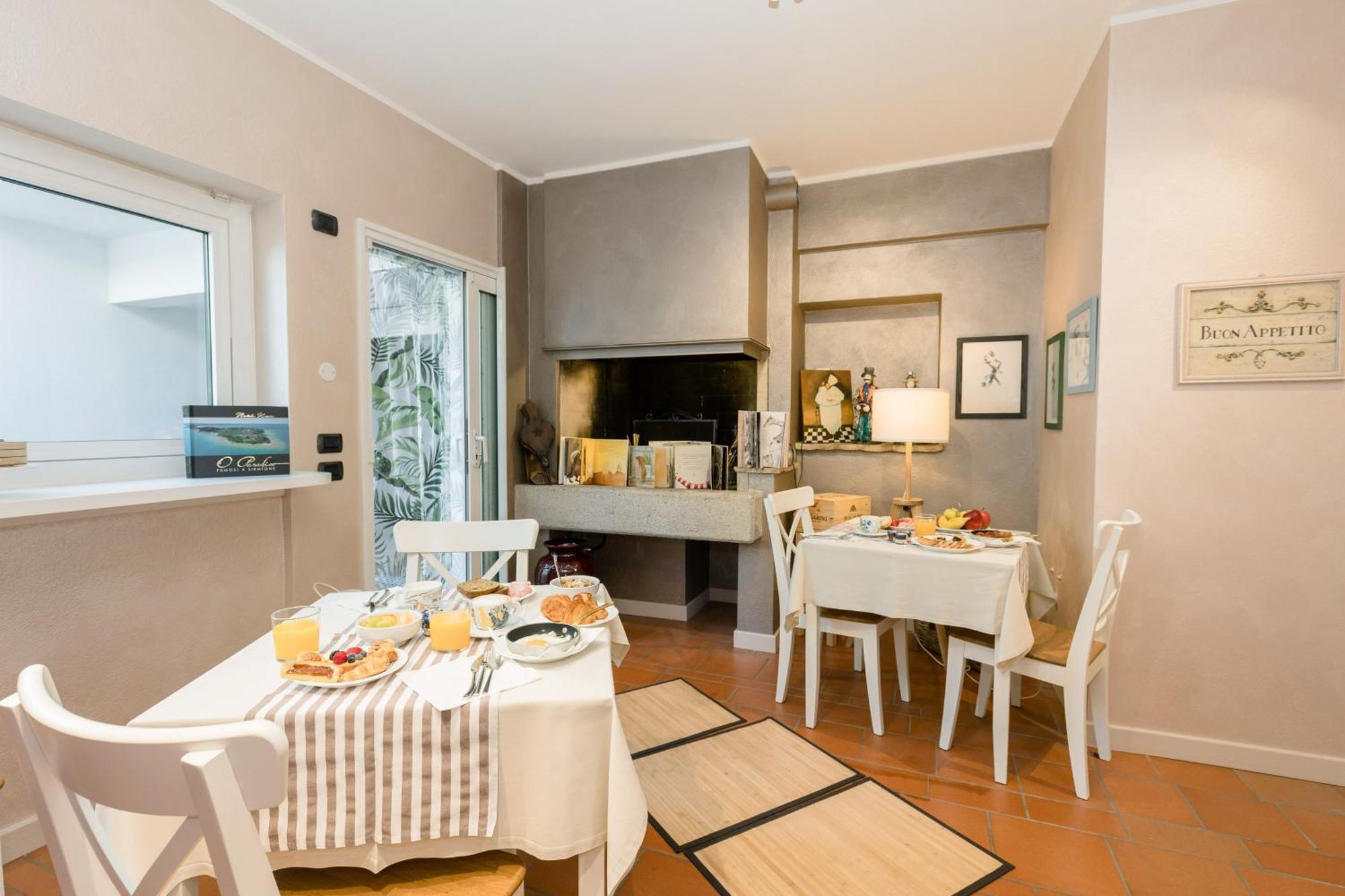Bed and Breakfast Charming Сирмионе Экстерьер фото