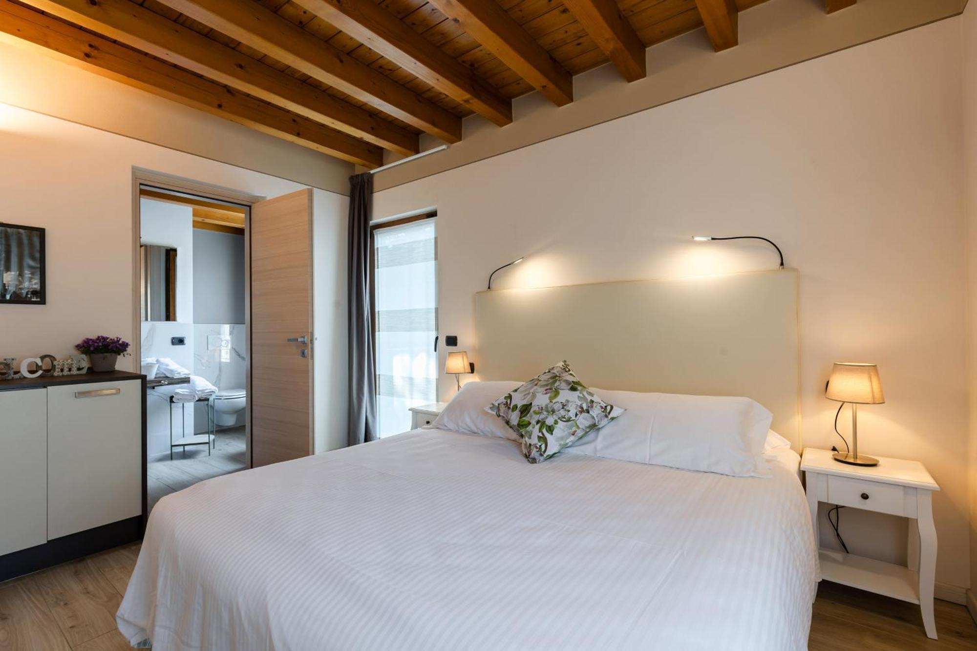 Bed and Breakfast Charming Сирмионе Экстерьер фото