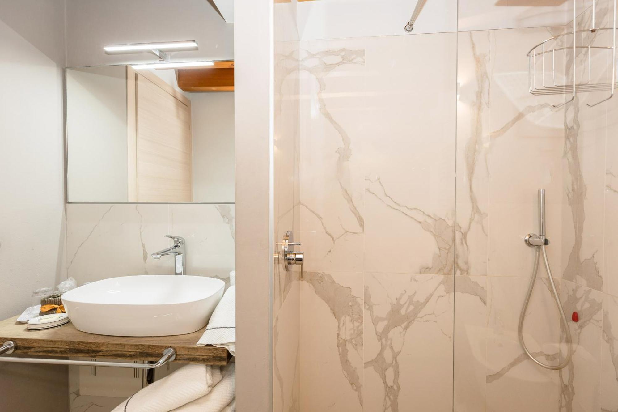 Bed and Breakfast Charming Сирмионе Экстерьер фото