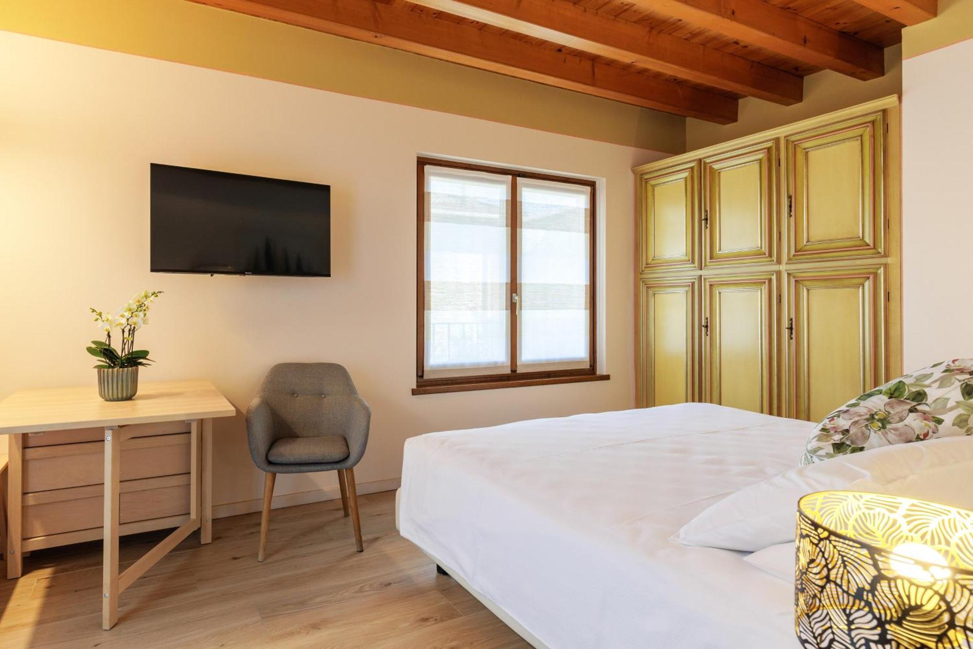 Bed and Breakfast Charming Сирмионе Экстерьер фото